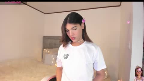 Snapshot of your_favorite_doll_ chatting on February 4, 12:05 am Eliza online show from February 4, 12:05 am