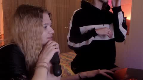 Snapshot of your_horny_friends chatting on February 4, 12:19 am Your Horny Friends online show from February 4, 12:19 am