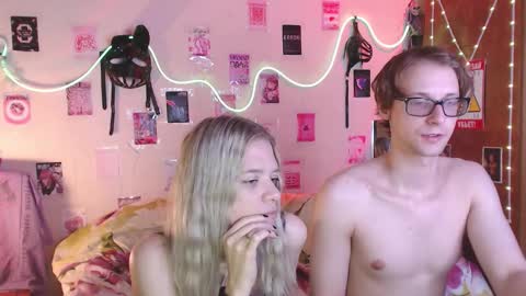 Snapshot of your_horny_friends chatting on September 17, 2:30 pm Your Horny Friends online show from September 17, 2:30 pm