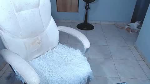 your_latin_girl online show from February 15, 7:10 pm