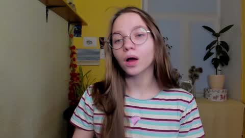 Snapshot of your_leslie chatting on December 26, 5:19 pm Leslie online show from December 26, 5:19 pm