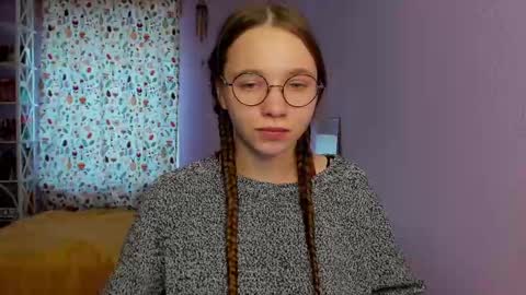 Snapshot of your_leslie chatting on February 25, 2:00 pm Leslie online show from February 25, 2:00 pm