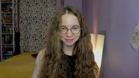 Snapshot of your_leslie chatting on September 15, 2:11 am Leslie online show from September 15, 2:11 am