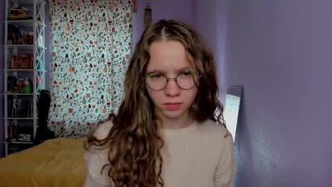 Snapshot of your_leslie chatting on October 6, 11:29 am Leslie online show from October 6, 11:29 am