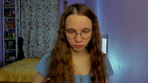 Snapshot of your_leslie chatting on November 3, 1:40 am Leslie online show from November 3, 1:40 am