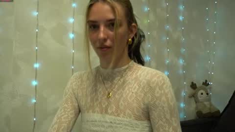 Snapshot of your_little_flexible_girl chatting on May 21, 8:16 pm Meri online show from May 21, 8:16 pm