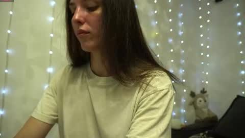 Snapshot of your_little_flexible_girl chatting on June 15, 8:00 pm Meri online show from June 15, 8:00 pm