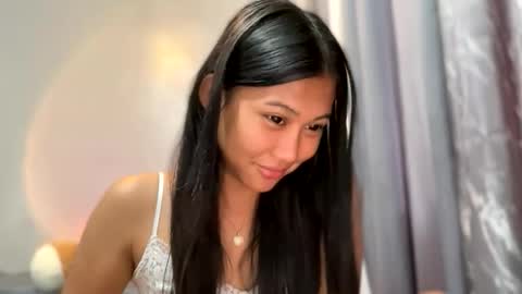 Snapshot of your_lovely_millan chatting on May 20, 4:51 am your_lovely_millan online show from May 20, 4:51 am