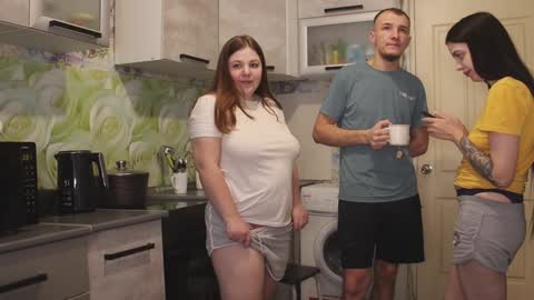 Snapshot of your_madhurricane chatting on December 15, 4:40 am Daria and Lesia online show from December 15, 4:40 am