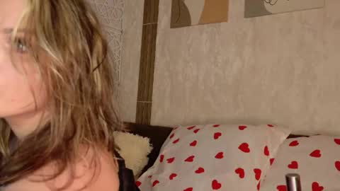 Anna online show from April 5, 4:48 pm