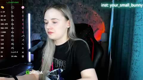 Snapshot of your_small_bunny chatting on April 28, 2:27 am Molly online show from April 28, 2:27 am