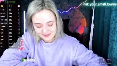 Snapshot of your_small_bunny chatting on May 17, 2:09 am Molly online show from May 17, 2:09 am