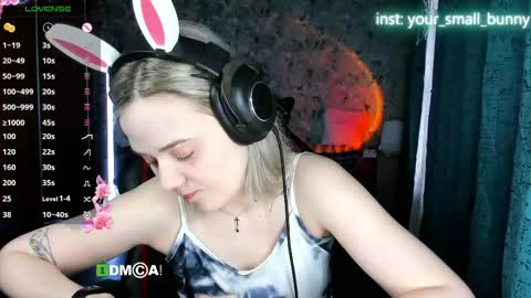 Snapshot of your_small_bunny chatting on May 29, 2:31 am Molly online show from May 29, 2:31 am