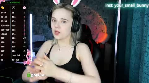 Snapshot of your_small_bunny chatting on June 5, 2:18 am Molly online show from June 5, 2:18 am