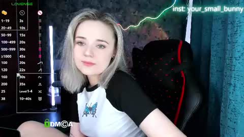 Snapshot of your_small_bunny chatting on June 21, 2:03 am Molly online show from June 21, 2:03 am