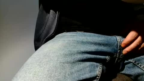 Snapshot of your_tipie chatting on April 14, 9:37 am your_tipie online show from April 14, 9:37 am