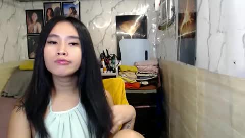 Snapshot of your_twinkletoes18 chatting on May 5, 6:05 pm your_twinkletoes18 online show from May 5, 6:05 pm