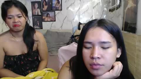 Snapshot of your_twinkletoes18 chatting on May 20, 8:15 pm your_twinkletoes18 online show from May 20, 8:15 pm