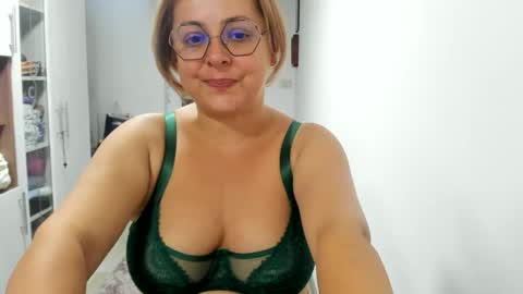 Snapshot of your_victoria chatting on September 9, 11:04 pm Your Victoria online show from September 9, 11:04 pm