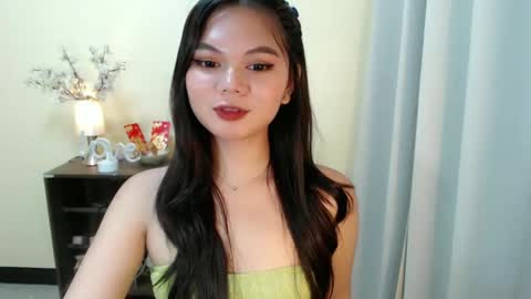 Snapshot of yourangelictransgirl chatting on February 2, 2:13 pm Hi its me Yna online show from February 2, 2:13 pm