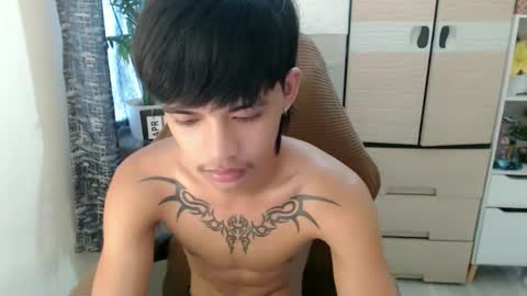 yourasian_eric online show from April 10, 6:18 am