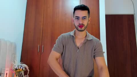 Snapshot of yourboynextdoor1 chatting on January 4, 11:00 am YOURBOYNEXTDOOR online show from January 4, 11:00 am