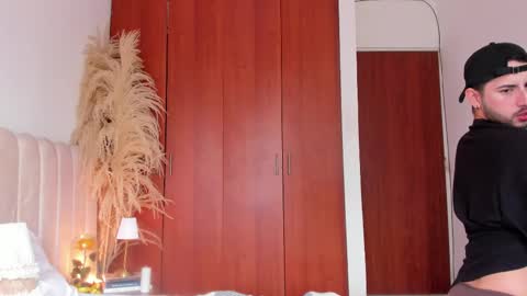 Snapshot of yourboynextdoor1 chatting on September 11, 7:58 pm YOURBOYNEXTDOOR online show from September 11, 7:58 pm