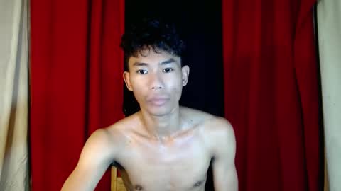 Snapshot of yourdreamboyx chatting on December 21, 9:33 am Rence online show from December 21, 9:33 am