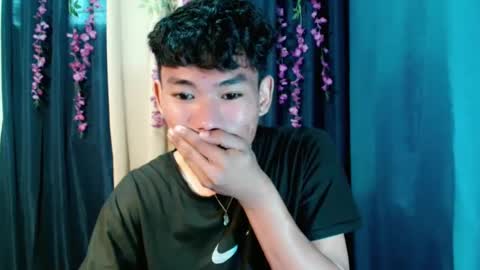 Snapshot of yourdreamboyx chatting on December 27, 6:35 am Rence online show from December 27, 6:35 am