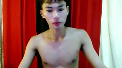 Snapshot of yourdreamboyx chatting on February 19, 3:27 pm Rence online show from February 19, 3:27 pm