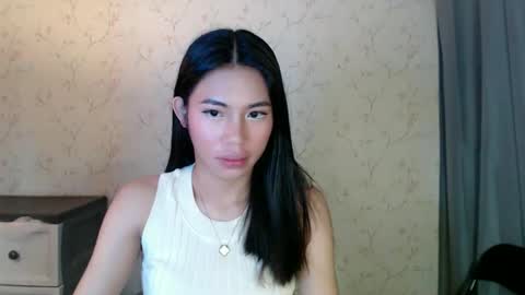 Snapshot of yourdreamgirlgwen chatting on May 30, 8:17 pm GWENI online show from May 30, 8:17 pm