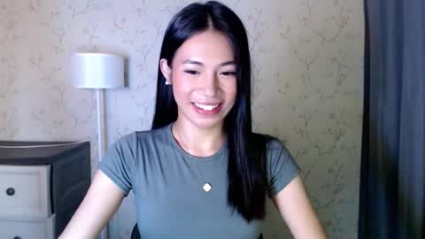 Snapshot of yourdreamgirlgwen chatting on June 7, 8:01 pm GWENI online show from June 7, 8:01 pm