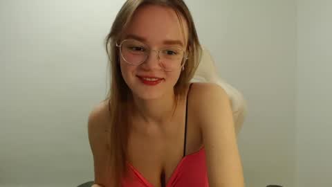 Snapshot of yourdreamray chatting on July 18, 7:50 pm Lana online show from July 18, 7:50 pm