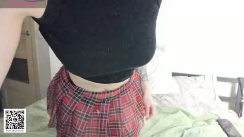 Snapshot of youreyeshere chatting on February 15, 5:20 pm Dari online show from February 15, 5:20 pm