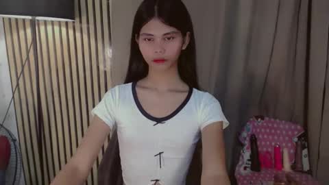 Snapshot of yourfavoratevivian chatting on February 12, 12:49 am Vivian online show from February 12, 12:49 am