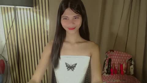 Snapshot of yourfavoratevivian chatting on February 13, 11:34 pm Vivian online show from February 13, 11:34 pm