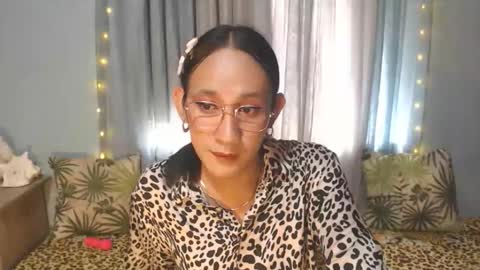 ZOE KHATE online show from April 8, 5:40 am