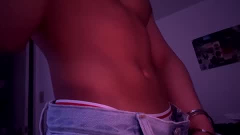 Snapshot of yourguyy21 chatting on November 9, 8:12 am yourguyy21 online show from November 9, 8:12 am