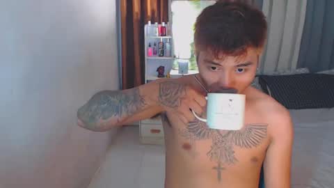 Snapshot of yourhandsome_hunk chatting on December 5, 5:59 am Paul online show from December 5, 5:59 am