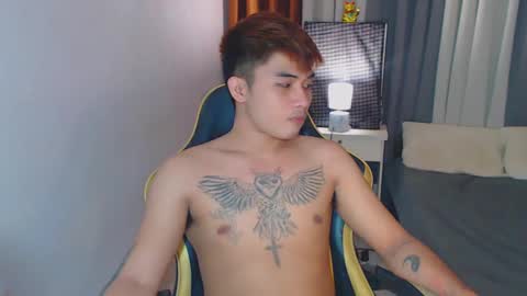 Snapshot of yourhandsome_hunk chatting on January 12, 5:44 pm Paul online show from January 12, 5:44 pm