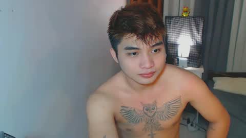 Snapshot of yourhandsome_hunk chatting on January 23, 6:17 am Paul online show from January 23, 6:17 am