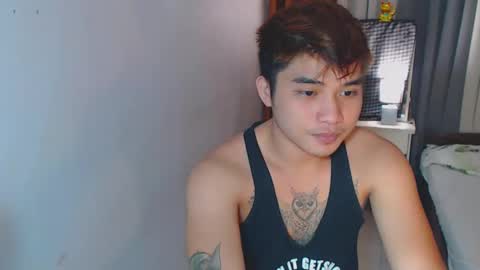 Snapshot of yourhandsome_hunk chatting on February 1, 5:26 pm Paul online show from February 1, 5:26 pm