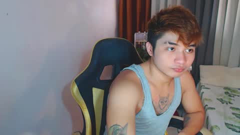 Snapshot of yourhandsome_hunk chatting on February 17, 4:31 am Paul online show from February 17, 4:31 am