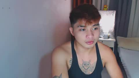 Snapshot of yourhandsome_hunk chatting on February 21, 5:20 pm Paul online show from February 21, 5:20 pm
