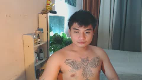 Snapshot of yourhandsome_hunk chatting on April 25, 12:41 pm Paul online show from April 25, 12:41 pm