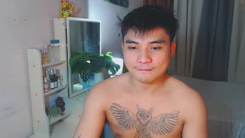 Snapshot of yourhandsome_hunk chatting on May 30, 10:51 pm Paul online show from May 30, 10:51 pm