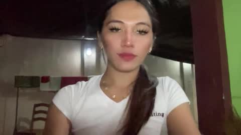 Snapshot of yourhotlove_jamellaxxx chatting on December 21, 1:51 pm LOVING JAMMELA online show from December 21, 1:51 pm