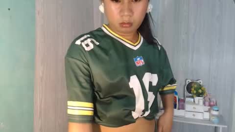 Mauie  online show from April 18, 1:42 am