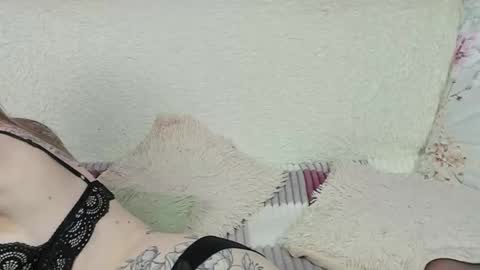 yourkriss_new1 online show from November 2, 7:27 pm