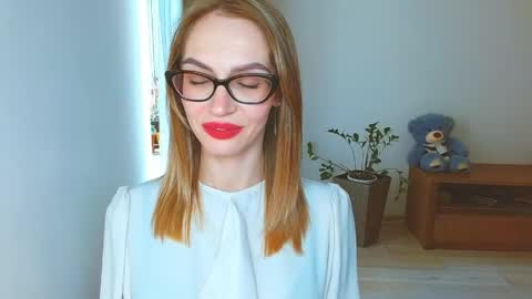 Snapshot of yourladysunshine chatting on June 1, 7:54 am Ksyusha online show from June 1, 7:54 am
